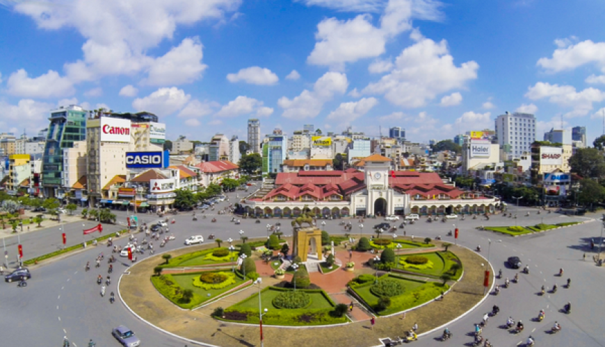 Ben Thanh Market daytime vietnam city tour