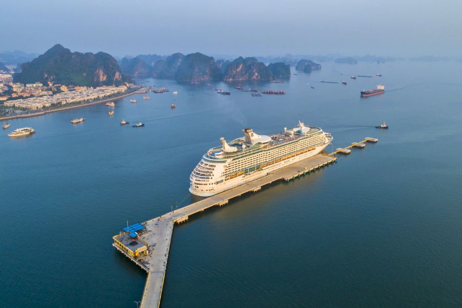Cruise ship in Ha Long Bay