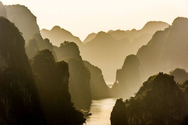 Halong sunset luxury vietnam tour
