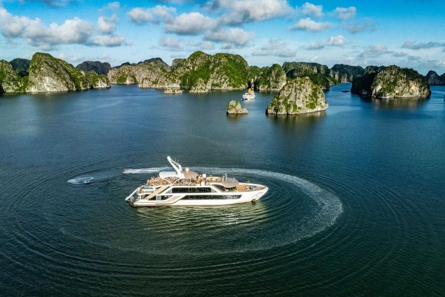 Private Luxury Vessel in Halong - Luxury Experiences on Cruise Tour