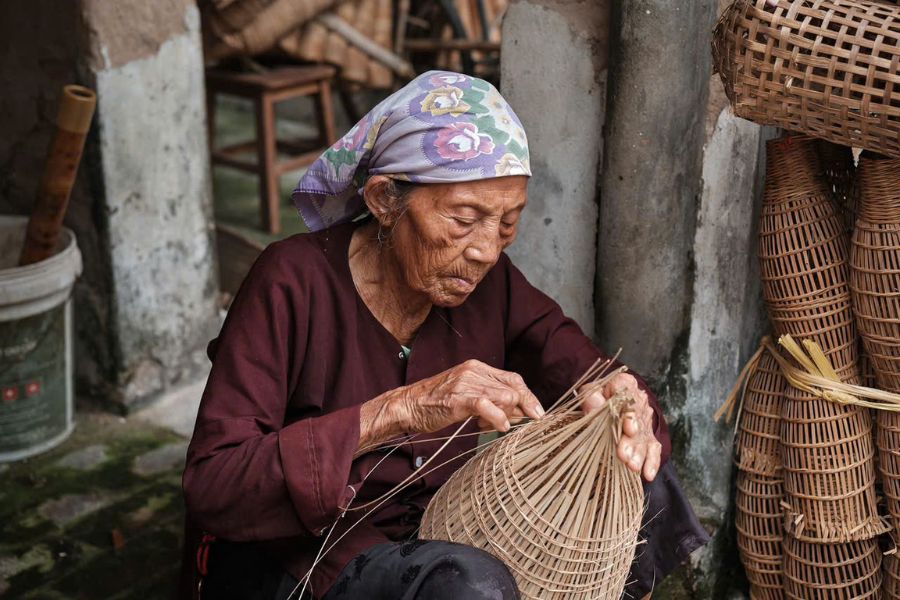 Supporting elderly local artisans in rural Vietnam to preserve the traditional art of bamboo weaving