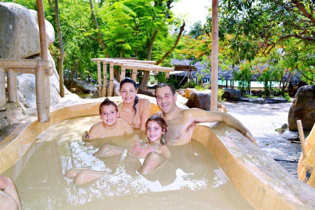 family mud bath in nha trang