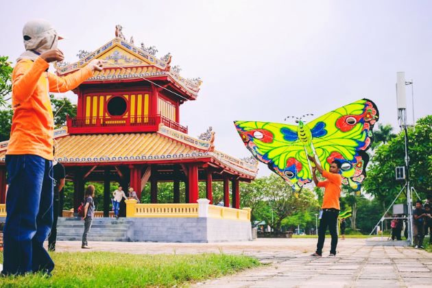 fly kites in hue