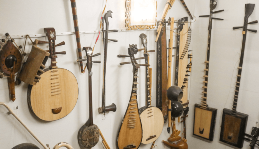 get to know more about traditional vietnamese musical instruments with Vietnam luxury tours