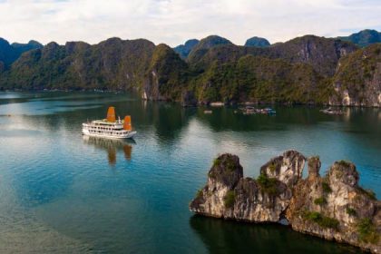 halong bay panoramic view