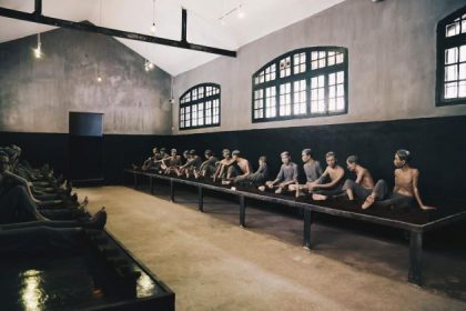 hoa lo prison museum