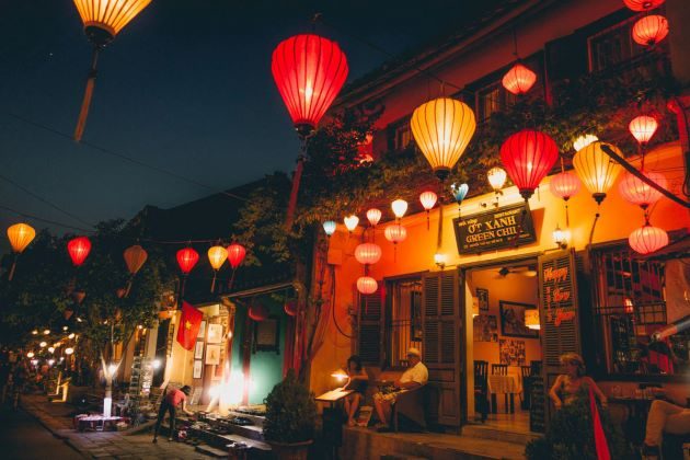 hoi an at night at lanterns