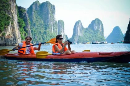 kayaking at halong bay