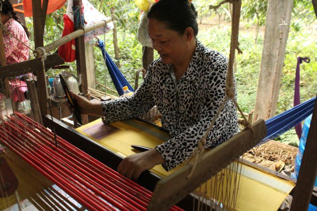 local weaving in cambodia