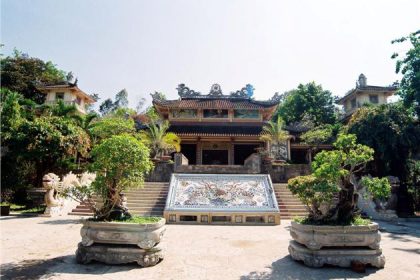 long son pagoda in nha trang