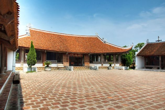 mong phu communal house in duong lam ancient village