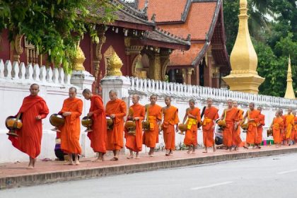 morning alms giving in luang prabang