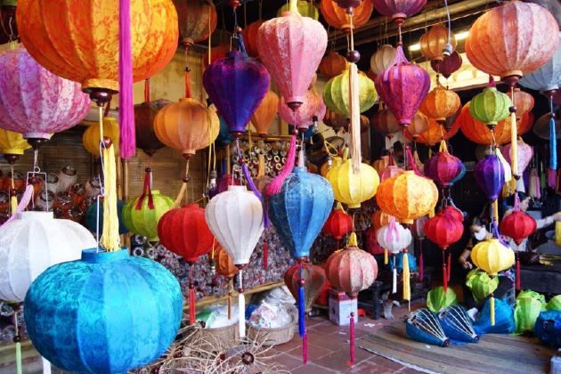 visit house of lanterns in Hoi An